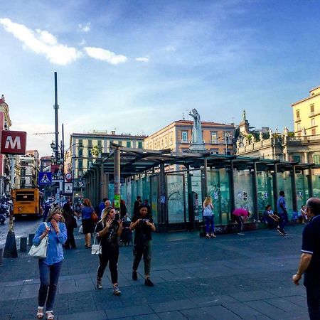 Casa G&G Pignasecca 2 Nel Cuore Di Napoli Luaran gambar