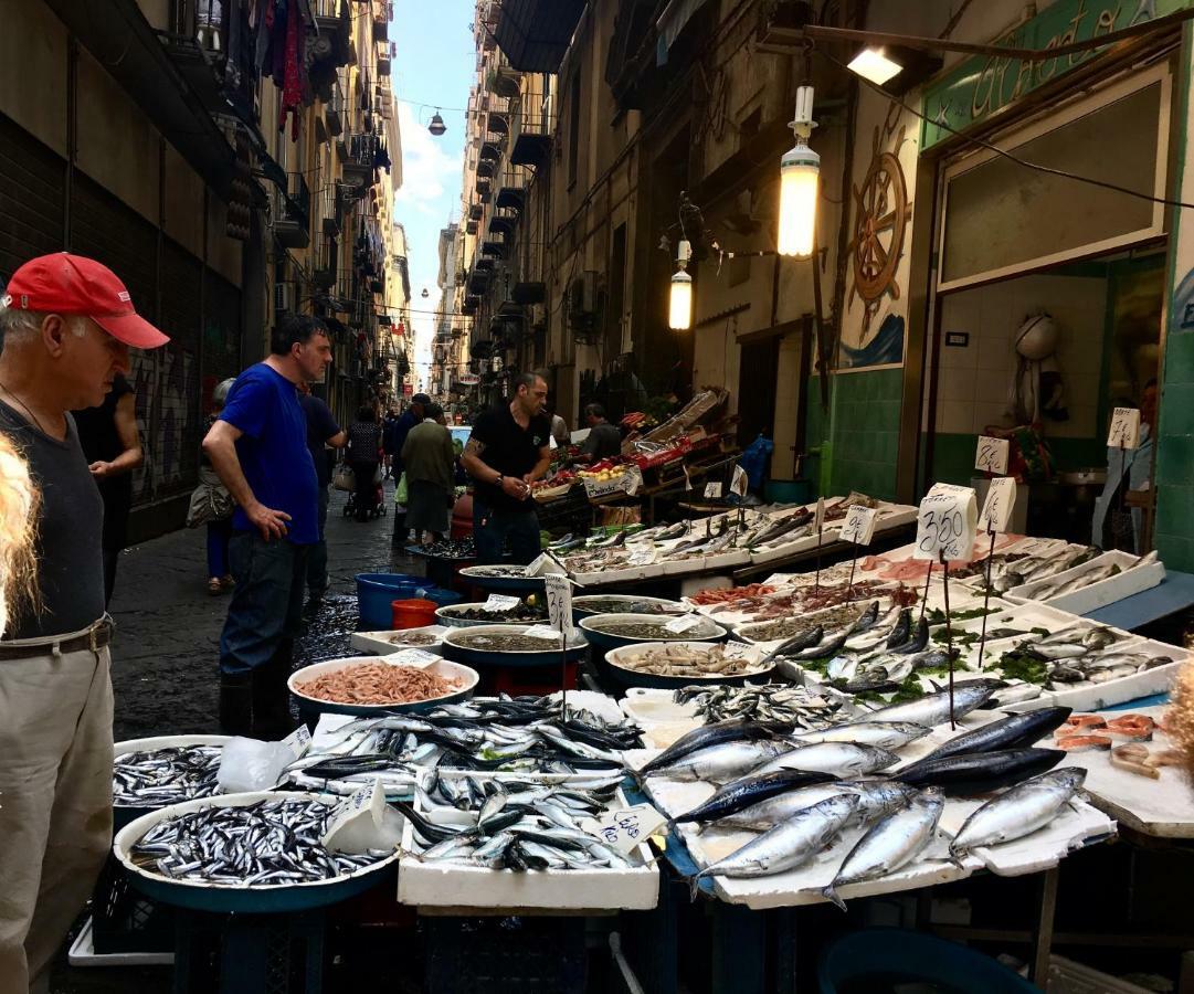 Casa G&G Pignasecca 2 Nel Cuore Di Napoli Luaran gambar