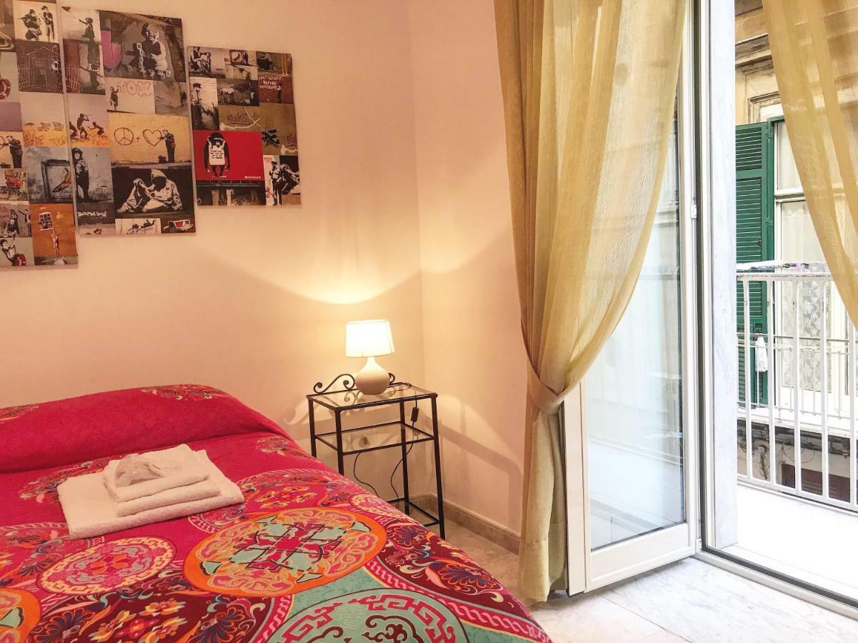 Casa G&G Pignasecca 2 Nel Cuore Di Napoli Luaran gambar