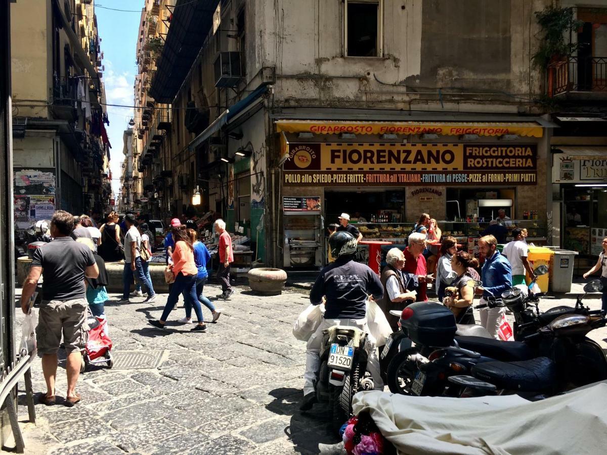 Casa G&G Pignasecca 2 Nel Cuore Di Napoli Luaran gambar