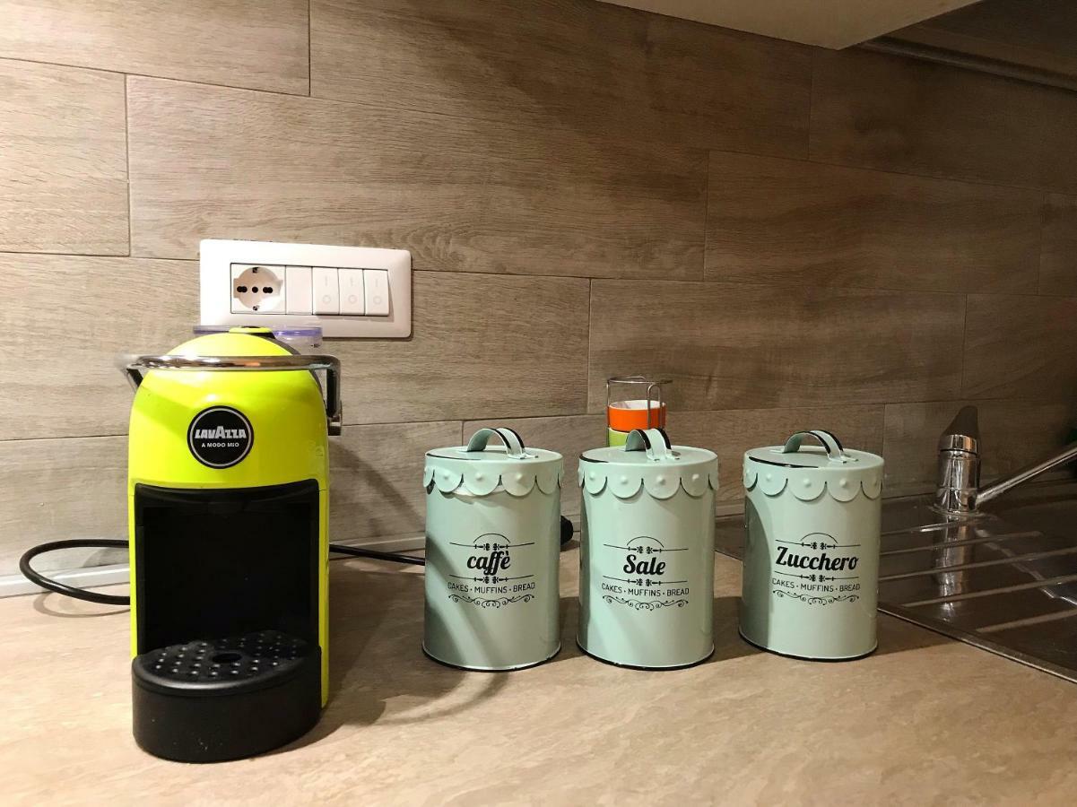 Casa G&G Pignasecca 2 Nel Cuore Di Napoli Luaran gambar